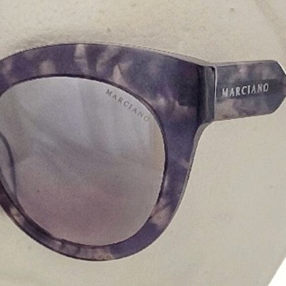 MARCIANO Cats Eyes Sunglasses Eyewear Cloth & Case Designer Accessories Retro - Picture 5 of 5